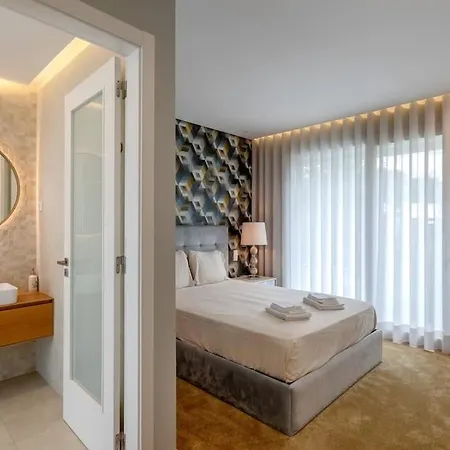 Luxurious 5 Bedrooms And With Pool *