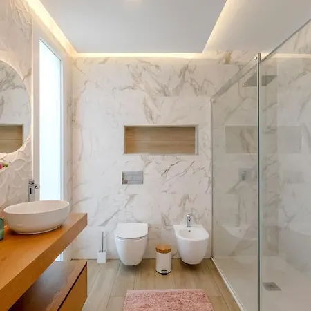 Luxurious 5 Bedrooms And With Pool Вилла *