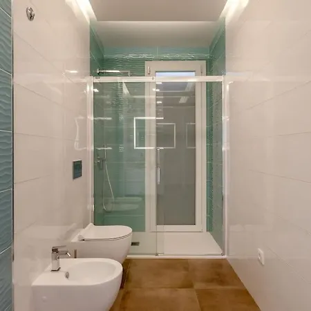 Luxurious 5 Bedrooms And With Pool *