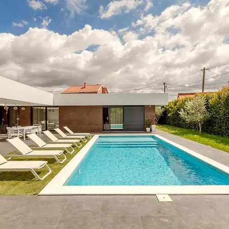 Luxurious 5 Bedrooms And With Pool Βίλα