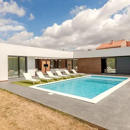 Luxurious 5 Bedrooms And With Pool Villa Fernao Ferro